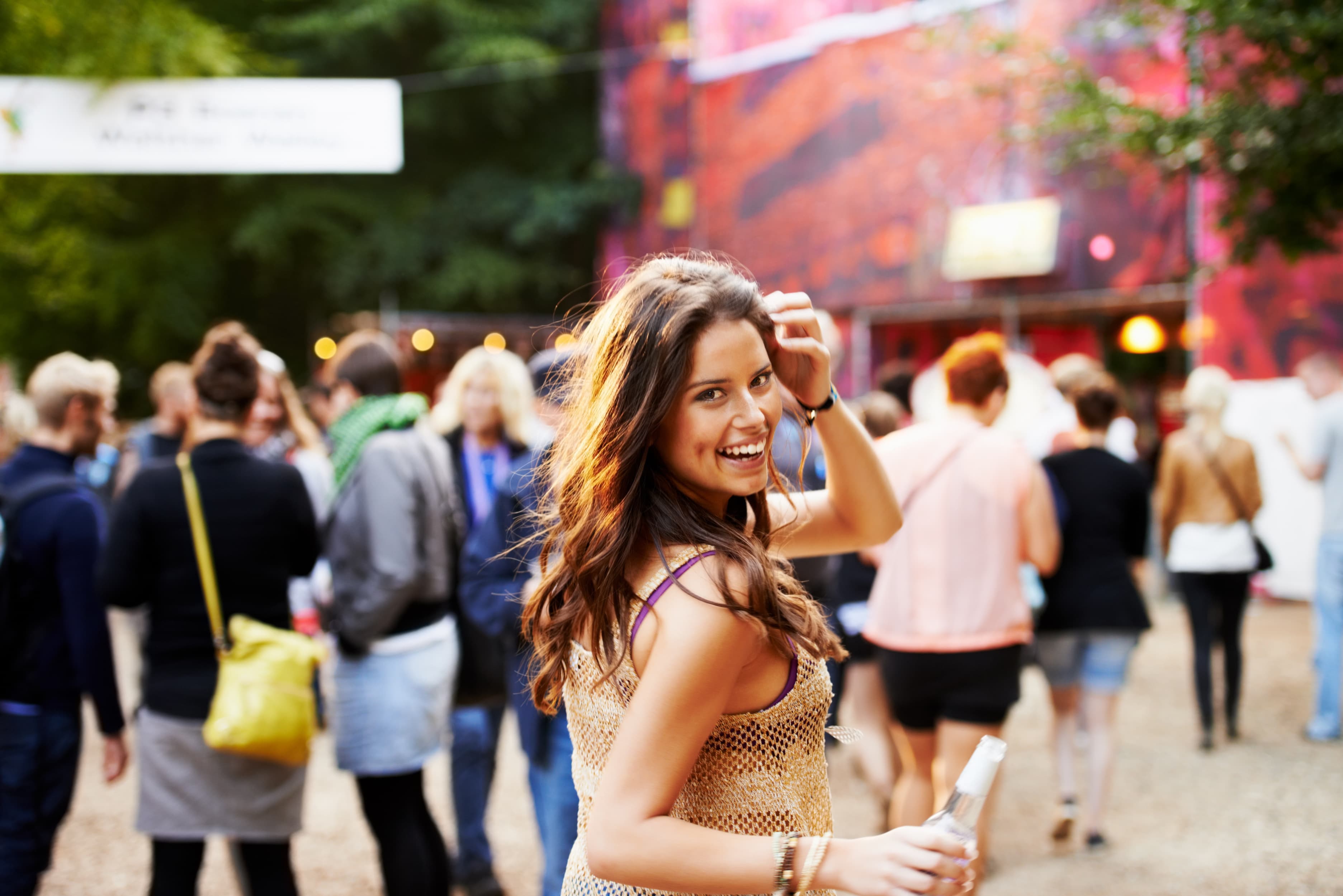 Besucherin auf einem Festival